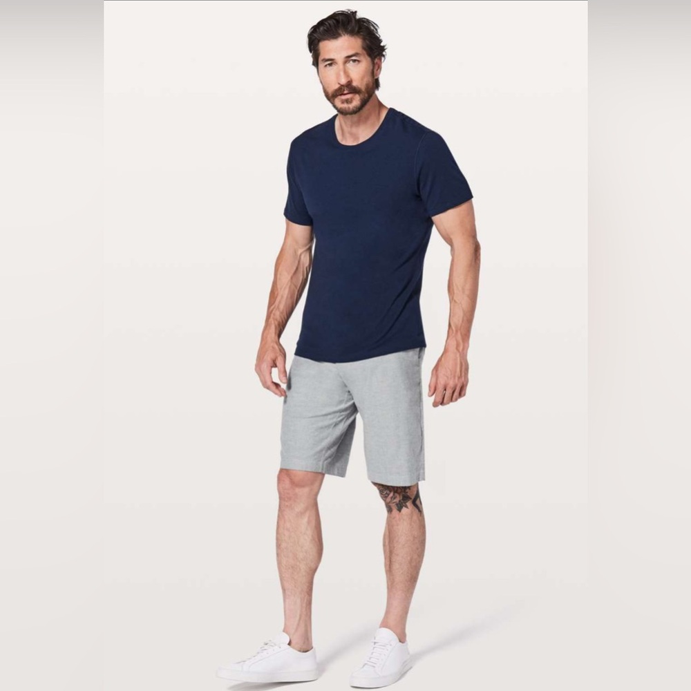 EUC Lululemon Commission Short Relaxed Fit 11" Mens 38 Qwik Oxford Black/ White
